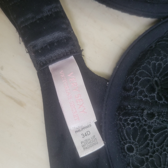 VICTORIA'S SECRET - NWOT "Very Sexy" Black Lace Wire Free Push Up Bra Size 34D - Picture 5 of 5